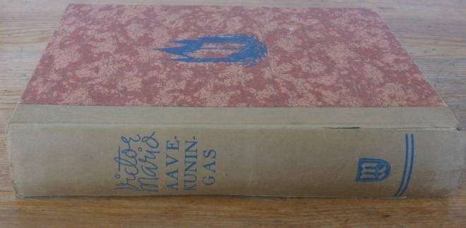 Victor Mario: Aavekuningas, Mantere 1946. 399 s.