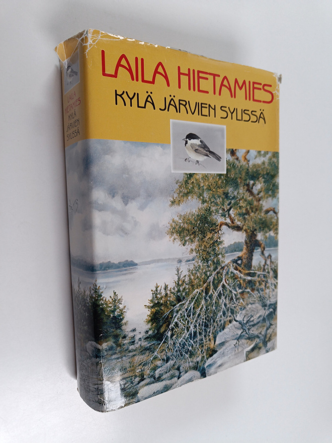 Laila Hietamies : Kylä järvien sylissä