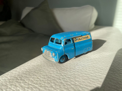 Dinky Toys Bedford pakettiauto 50-luvulta