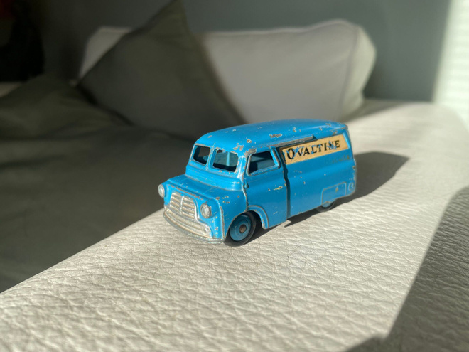 Dinky Toys Bedford pakettiauto 50-luvulta