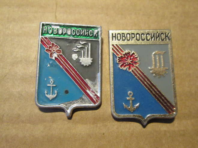 CCCP: kaksi vintage kaupunkipinssiä -  Novorossiysk