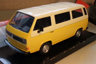 Volkswagen transporter T3 -80 1:24 ALE!