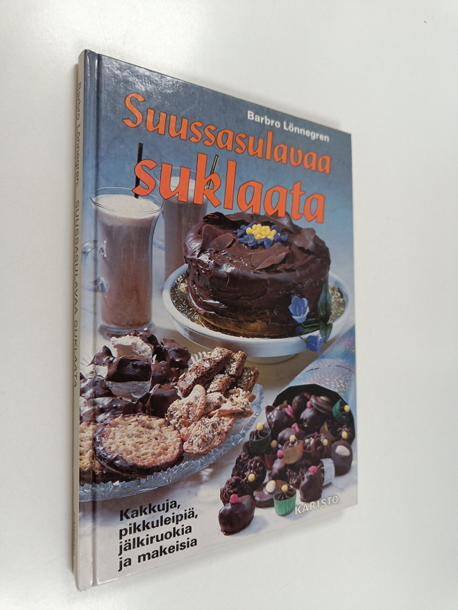 Auli Hurme-Keränen ym. : Suussasulavaa suklaata - kakkuja...