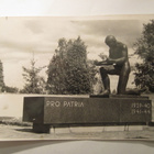 VANHA Valokuva Pietarsaari Sankaripatsas 1940-luku 18x12cm - pikkukuva 1