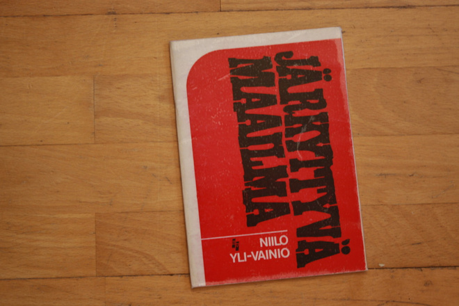 Niilo Yli-Vainio Järkyttyvä maailma T1