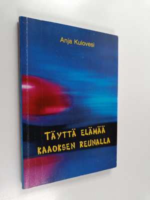 Anja Kulovesi : Täyttä elämää kaaoksen reunalla : arkielä...