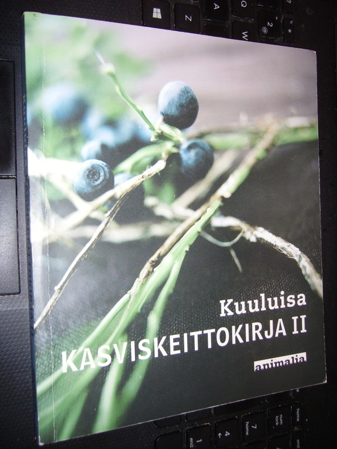 KUULUISA KASVISKEITTOKIRJA II ( 1 p. 2005 aimalia ) EIPK!