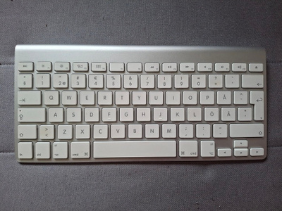 Langaton näppäimstö Apple A1314, toimii myös Windowsissa