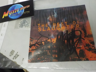 SLAUGHTER CD KANSILEHTI KOLMELLA NIMMARILLA + PLEKTRA