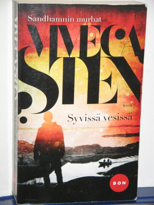 Viveca Sten : SYVISSÄ VESISSÄ