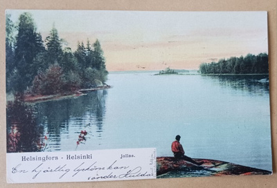 Helsinki, Jollas, yksinäinen istuja rannalla, väripk p. 1907
