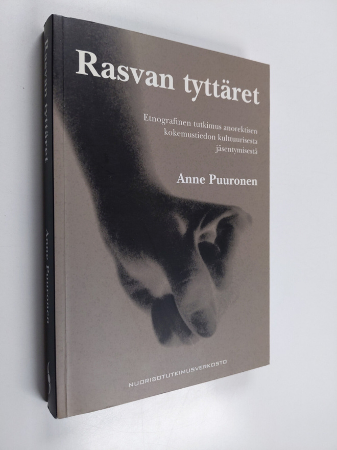 Anne Puuronen : Rasvan tyttäret : etnografinen tutkimus a...
