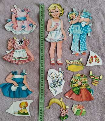 Paperinukke tyttö 1950-60-luku