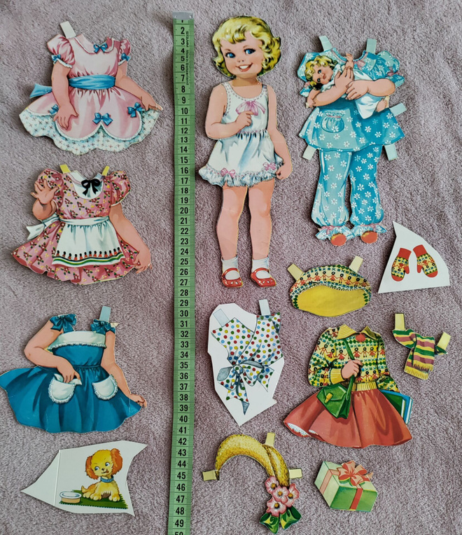 Paperinukke tyttö 1950-60-luku