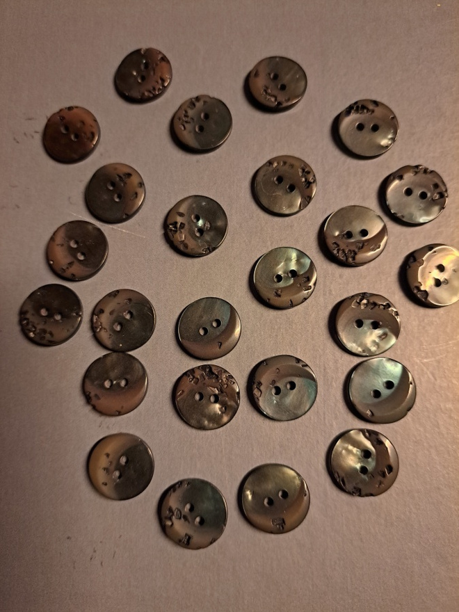 Tummanvihreä nappi 16mm
