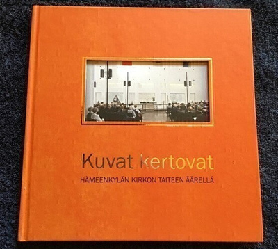 Hämeenkylän kirkon taiteen äärellä Vantaa