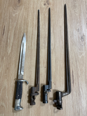 4 pistintä