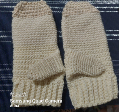 VILLALAPASET Alina´s Handmade käsin virkattu LUONNONVAALEA