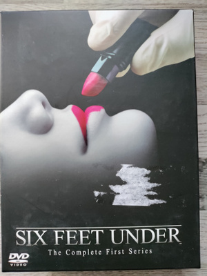 Mullan Alla/Six Feet Under: 1. kausi (DVD-boxi)