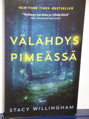 Stacy Willingham : VÄLÄHDYS PIMEÄSSÄ