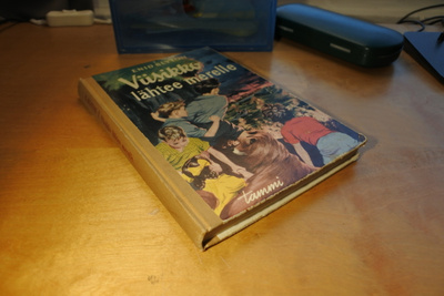 Enid Blyton: Viisikko lähtee merelle, sidottu, hyvä