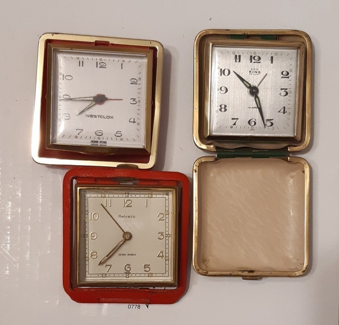 Matkaherätyskello, 3 kpl. , vikoja, yksi 7 Jewels.