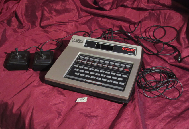 Philips Videopac G7000 - välkkyy, rikki