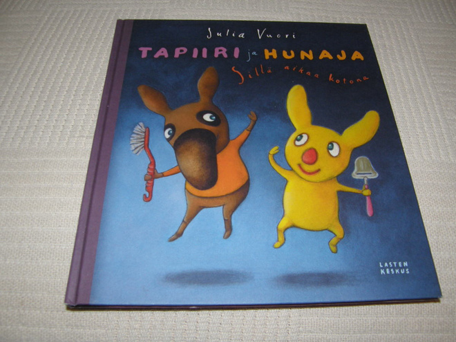 Julia Vuori Tapiiri ja Hunaja Sillä aikaa kotona