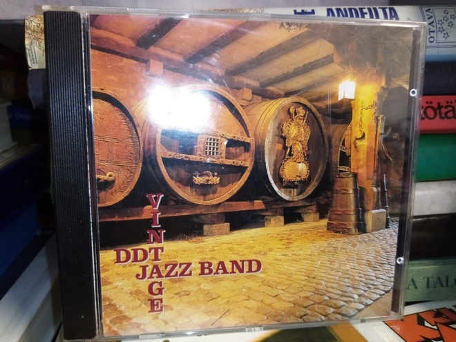 CD DDT JAZZBAND :  VINTAGE ( SIS POSTIKULU )
