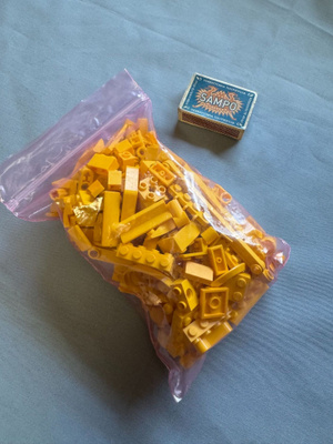 Keltaiset legopalat