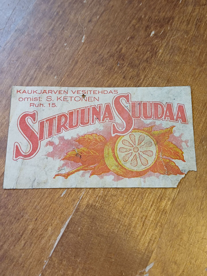 Sitruuna Suuda Kaukjärven vesitehdas etiketti.