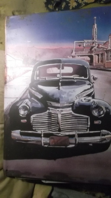 Peltikyltti vanha jenkkiauto