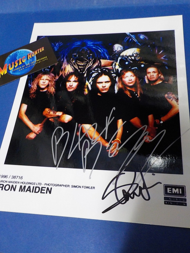 IRON MAIDEN PROMOKUVA KAHDELLA NIMMARILLA