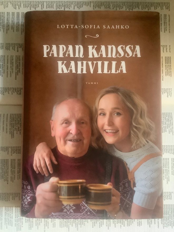 Lotta-Sofia Saahko - Papan kanssa kahvilla (sid.)