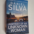 Daniel Silva : Portrait of an unknown woman - pikkukuva 1