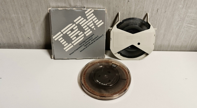 IBM Printwheel II kirjoituskoneeseen