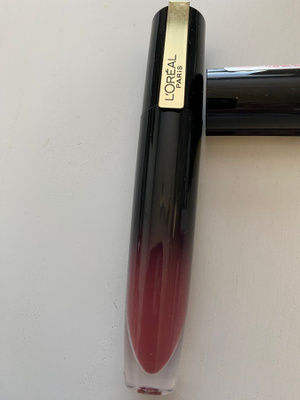 L’OREAL NESTEMÄINEN HUULIPUNA 302 BE OUTSTANDING