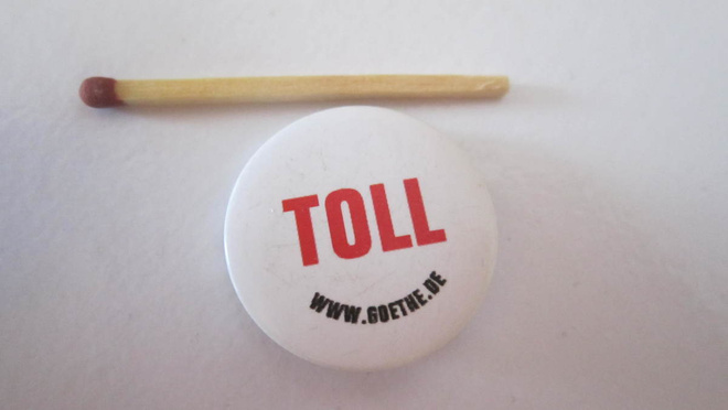 TOLL hakaneulalla rintamerkki
