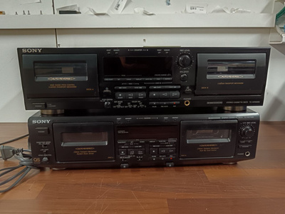 2kpl Sony tupla kasettidekkejä PROJEKTIKSI (hihnat)
