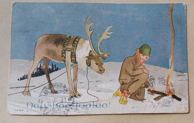 Lappilainen nuotiolla, poro odottaa, väripk, p. 1922