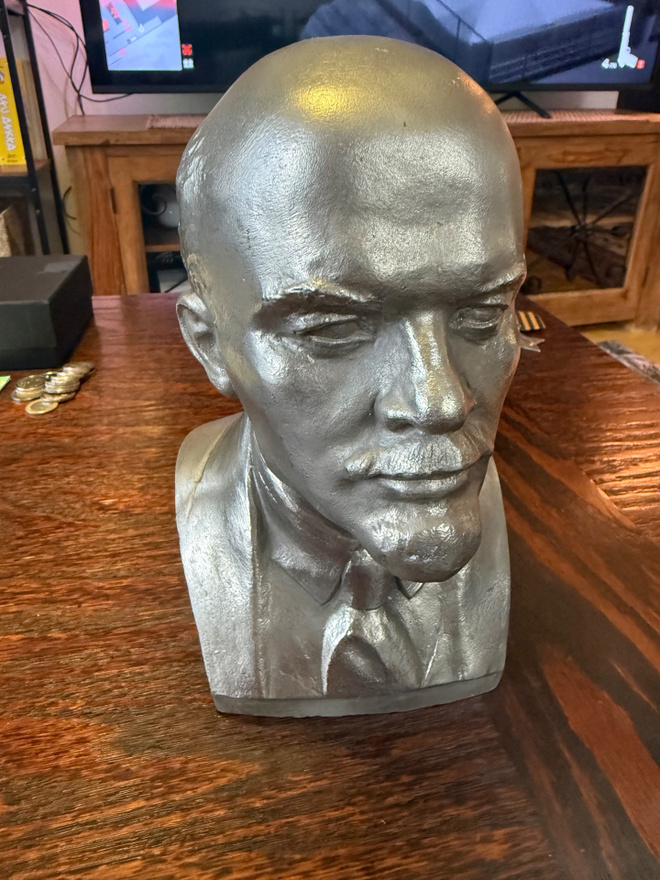Iso Leninin pää