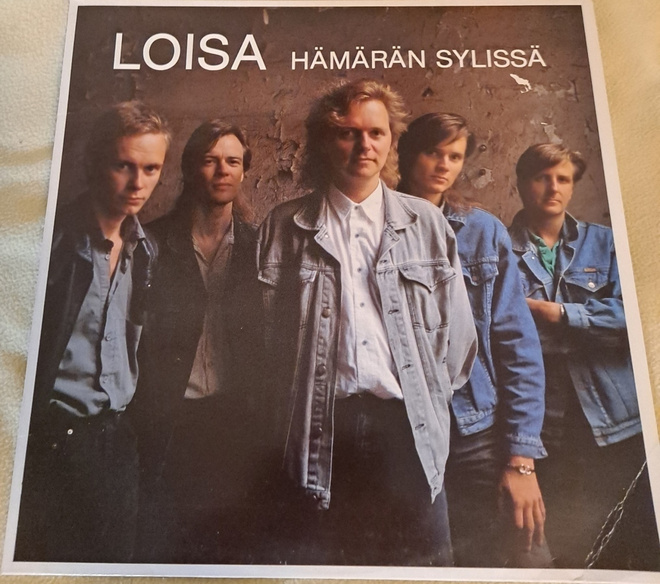 LOISA : HÄMÄRÄN SYLISSÄ  LP