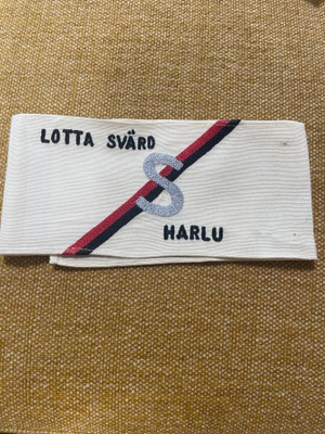 Lotta Svärd   hihanauha HARLU
