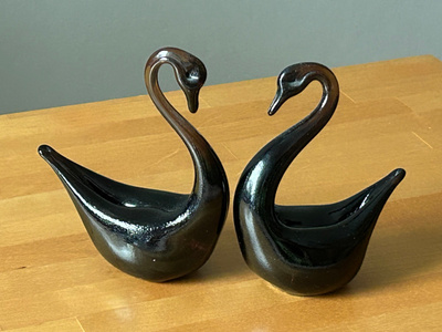 Mustat vintage lasijoutsenet, 2 kpl