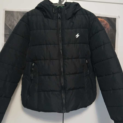 Uudenveroinen musta Superdry toppatakki koko 42