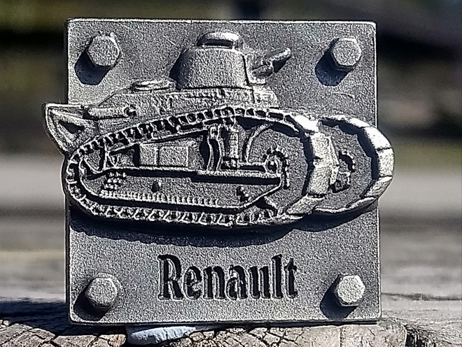 Renault Hopeavårinen merkki. Valmistajan leimalla. Halkaisij