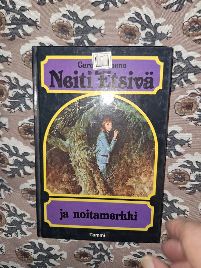 Carolyn Keene: Neiti Etsivä ja noitamerkki 1p