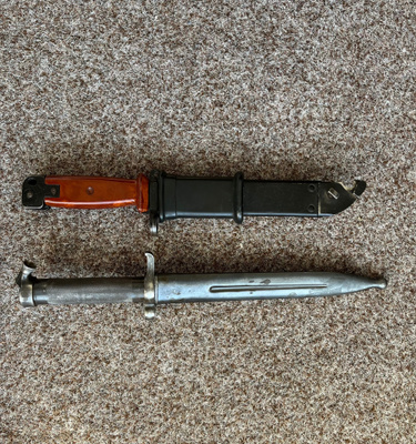 2 pistintä