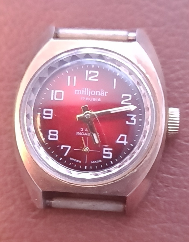 Milljonär Swiss made - upea rubiinin punainen naisten kello