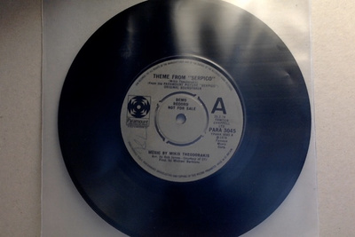 MIKIS THEODORAKIS :: THEME FROM SERPICO :: VINYYLI 7"  1974